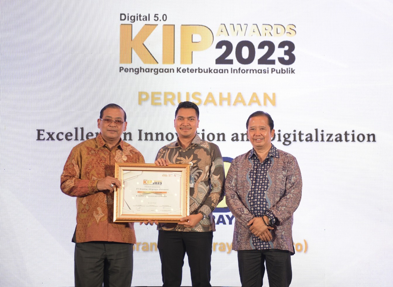 Brantas Abipraya Raih Penghargaan KIP BUMN Awards 2023