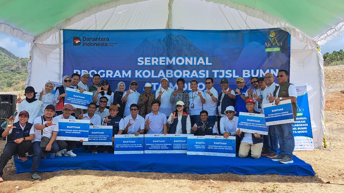 Seremonial program kolaborasi TJSL BUMN ATA MODO di Desa Komodo