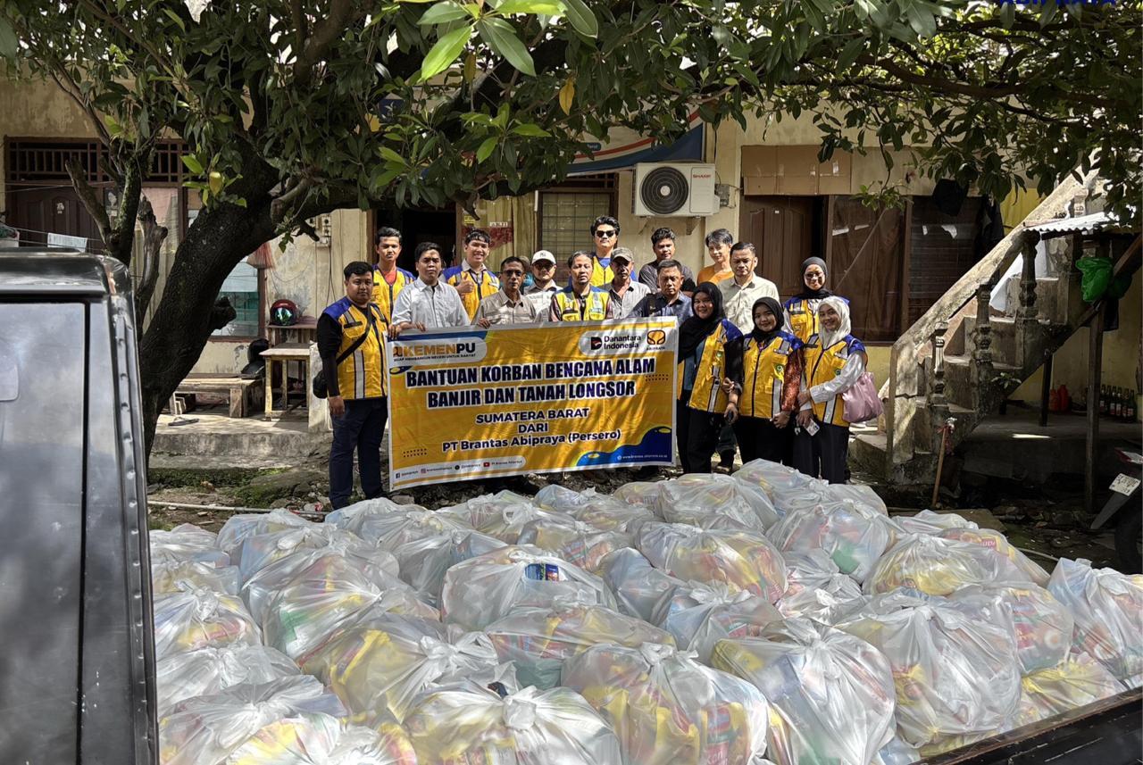 Bantuan dari Brantas Abipraya untuk korban bencana alam banjir dan tanah longsor di Sumatera Barat