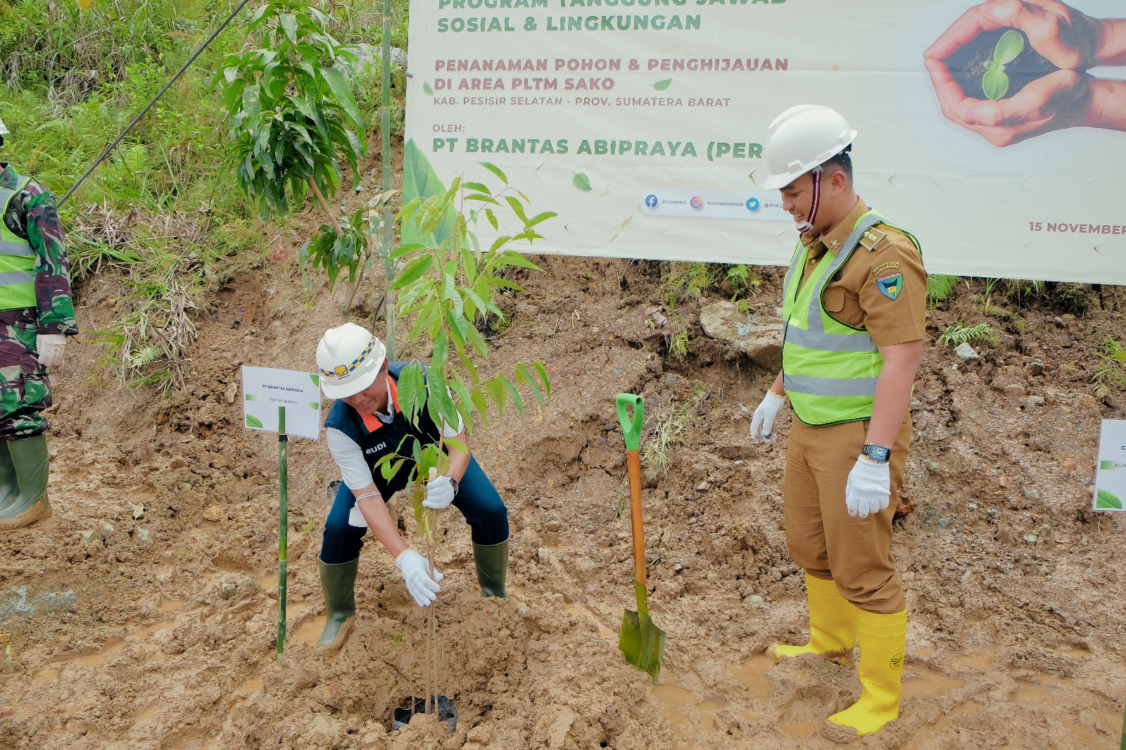 Through its subsidiary, Brantas Abipraya plants tree seedlings in Padang Guci