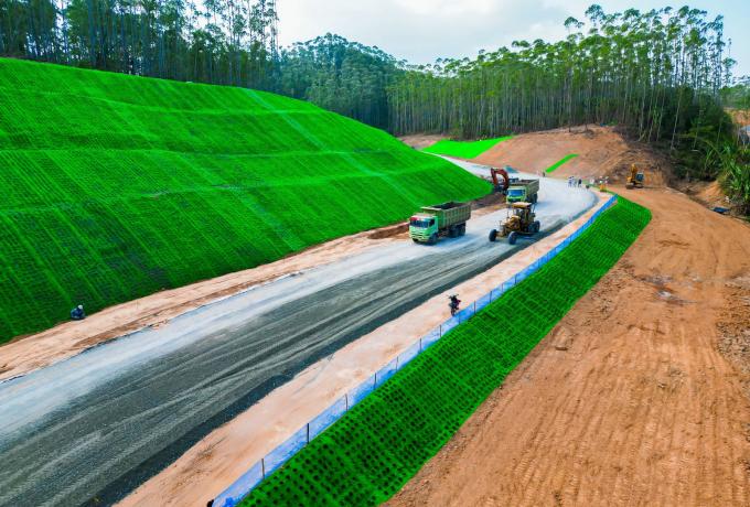 Brantas Abipraya Tingkatkan Infrastruktur Jalan di IKN