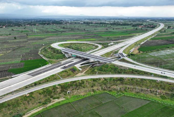 PT Brantas Abipraya (Persero) mendukung Program Sekolah Rakyat yang digagas oleh Presiden Prabowo Subianto melalui pembangunan infrastruktur jalan dengan tujuan ketersediaan infrastruktur dasar yang memadai.